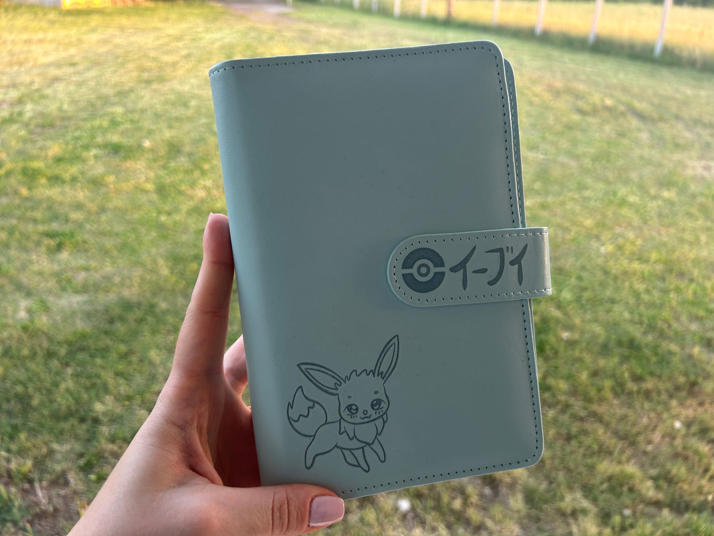 Organizer A6 Azzurro in Ecopelle ad anelli – Edizione Speciale Eevee Pokèmon fanmade