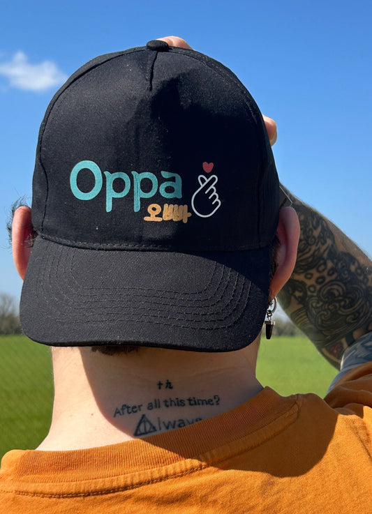 Cappellino "Oppa" in Cotone 100% – Grafica Originale Streetwear Korean style